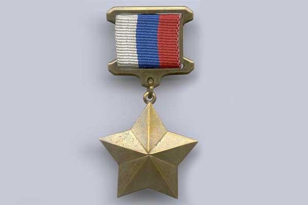 Путин присвоил звание героя России расстрелянному дагестанскому полицейскому Путин присвоил звание героя России расстрелянному дагестанскому полицейскому