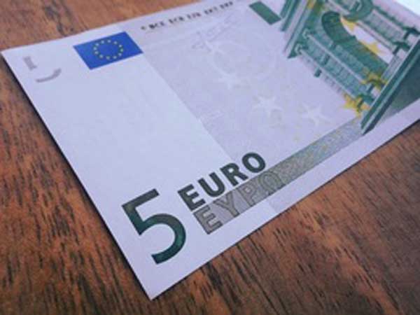 Курс евро превысил 64 рубля впервые с марта