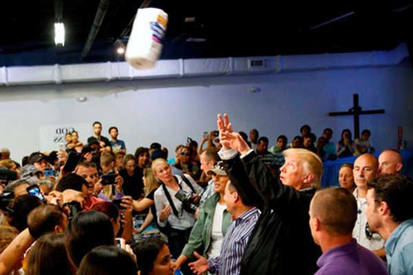 Трамп покидался полотенцами вместо обсуждения контроля за оружием в США Трамп покидался полотенцами вместо обсуждения контроля за оружием в США