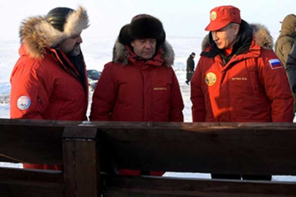 Путин взял в руки ледоруб Путин взял в руки ледоруб