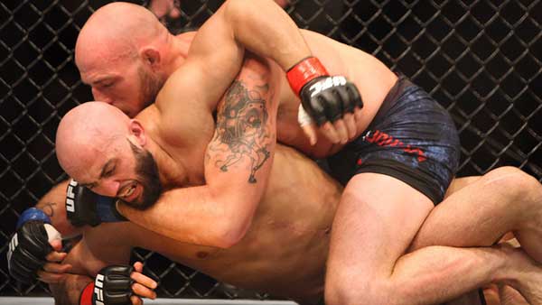 Избивший Харитонова боец MMA отказался признать вину