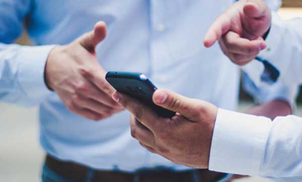 Россиянам рассказали о слежке через смартфоны Россиянам рассказали о слежке через смартфоны