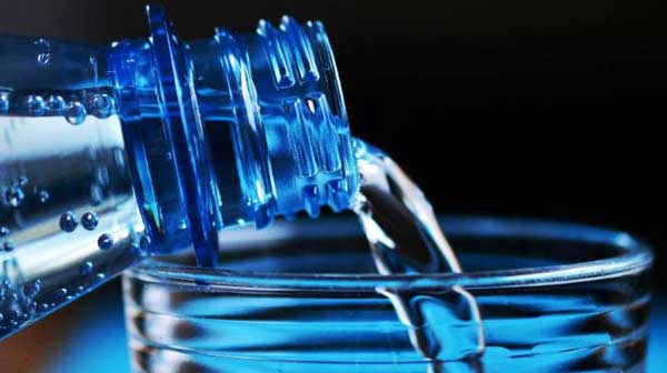 Диетолог развеяла главные заблуждения о питье воды Диетолог развеяла главные заблуждения о питье воды