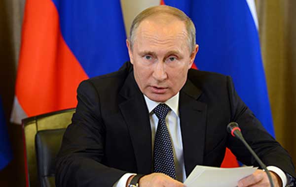 Путин поручил запретить коррупционерам работать госслужащими Путин поручил запретить коррупционерам работать госслужащими