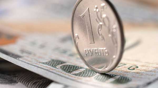 Рубль сохранил позиции к доллару